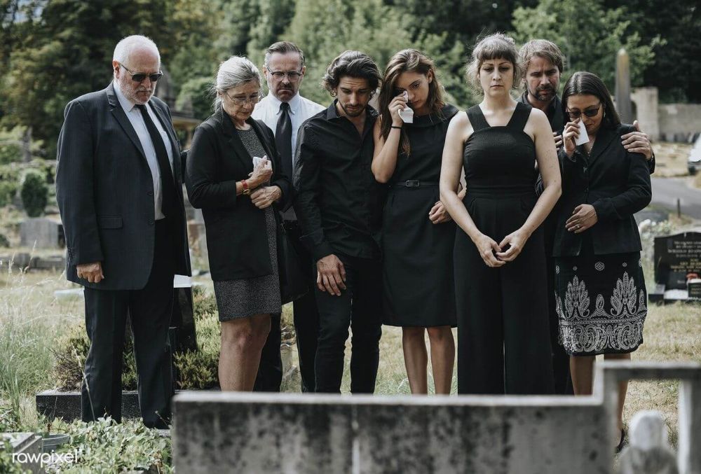 Как правильно вести себя на похоронах: полное руководство